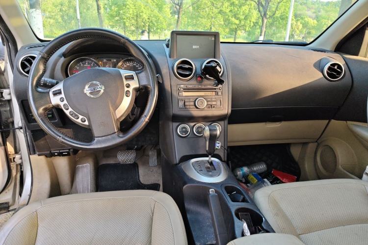 Used Nissan Qashqai 2015 2.0 XV Coolray CVT 2WD Center Console