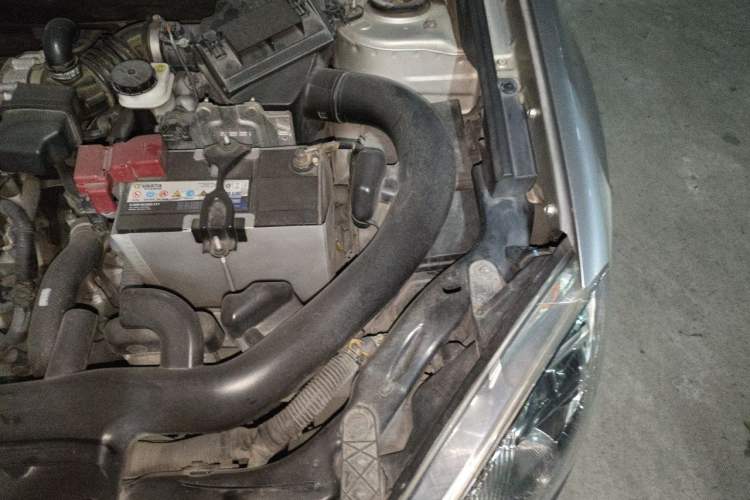 Used Nissan Qashqai 2015 2.0 XV Cool CVT 2WD Engine Bay Left
