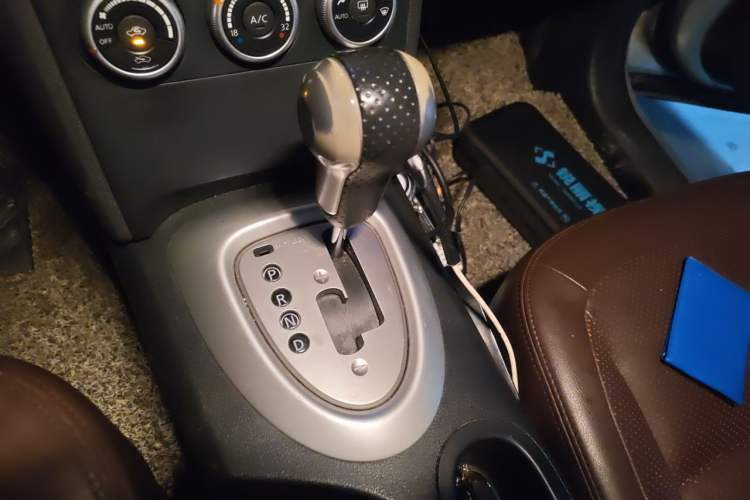 Used Nissan Qashqai 2015 2.0 XV Cool CVT 2WD Gear Lever