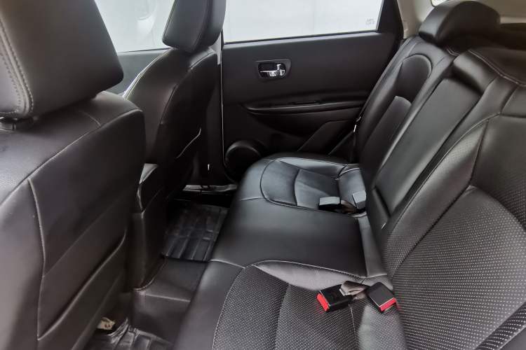 Used Nissan Qashqai 2015 2.0 XL Coolfire CVT 2WD Interior 2