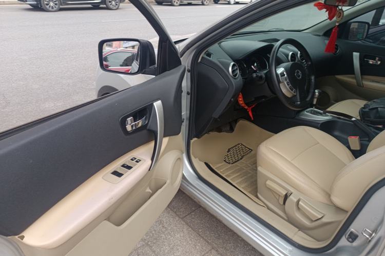 Used Nissan Qashqai 2015 2.0 XL Coolfire CVT 2WD Interior 3