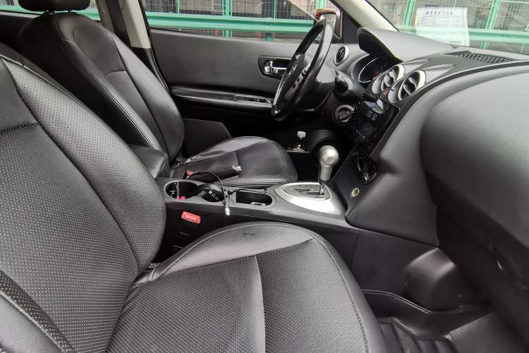 Used Nissan Qashqai 2015 2.0 XL Coolfire CVT 2WD Interior 3
