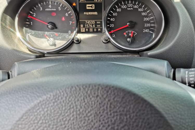Used Nissan Qashqai 2015 2.0 XL Coolfire CVT 2WD Odometer Close Up