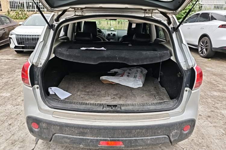 Used Nissan Qashqai 2015 2.0 XL Cool Fire MT 2WD Trunk