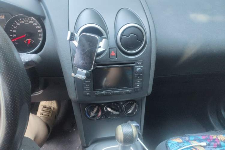 Used Nissan Qashqai 2015 2.0 XL Coolfire CVT 2WD Audio And AC Panel