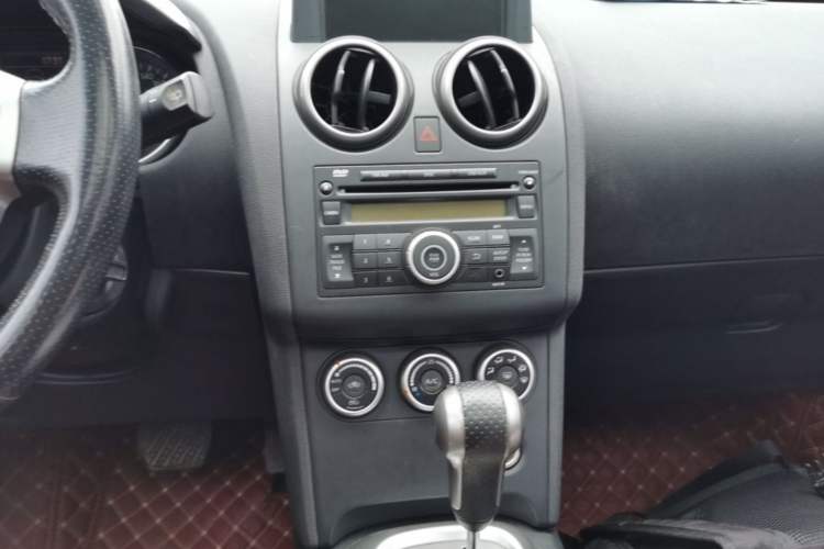 Used Nissan Qashqai 2015 2.0 XV Cool CVT 2WD Audio And AC Panel