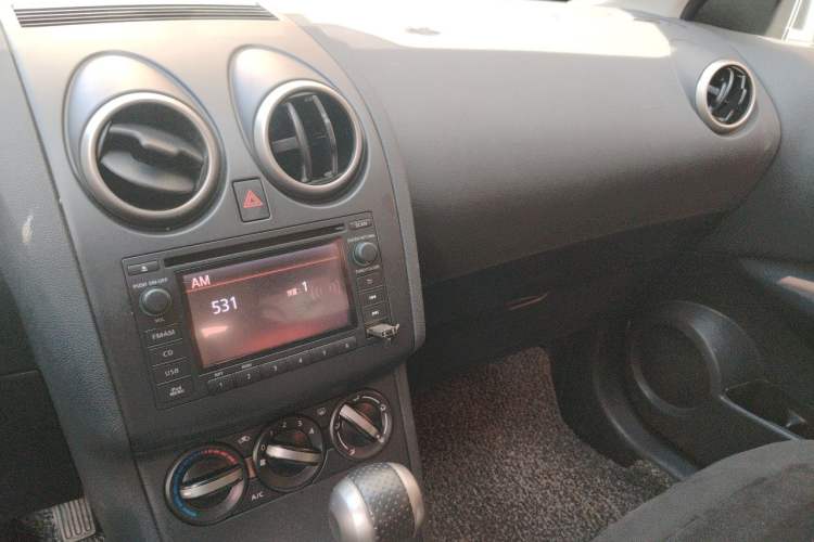 Used Nissan Qashqai 2015 2.0 XL Coolfire CVT 2WD Audio And AC Panel