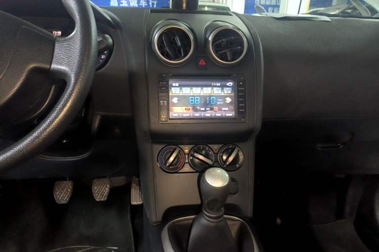 Used Nissan Qashqai 2015 2.0 XL Cool Fire MT 2WD Audio And AC Panel