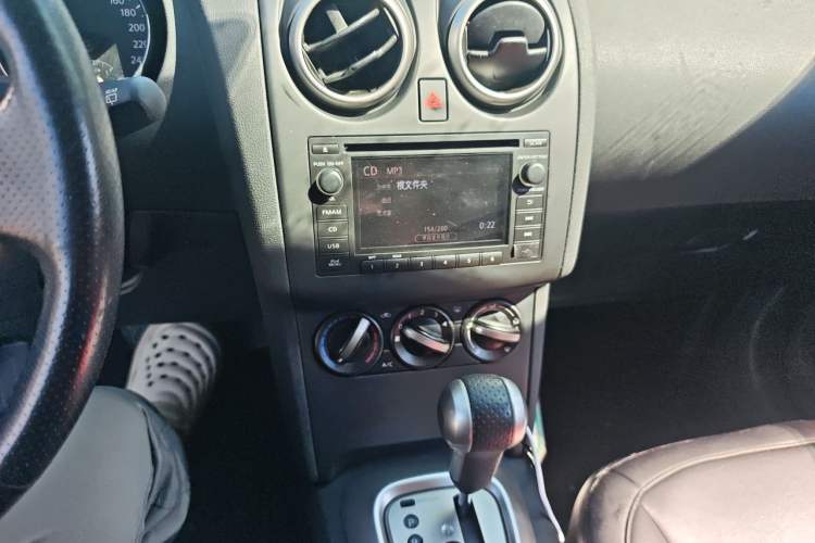 Used Nissan Qashqai 2015 2.0 XL Coolfire CVT 2WD Audio And AC Panel