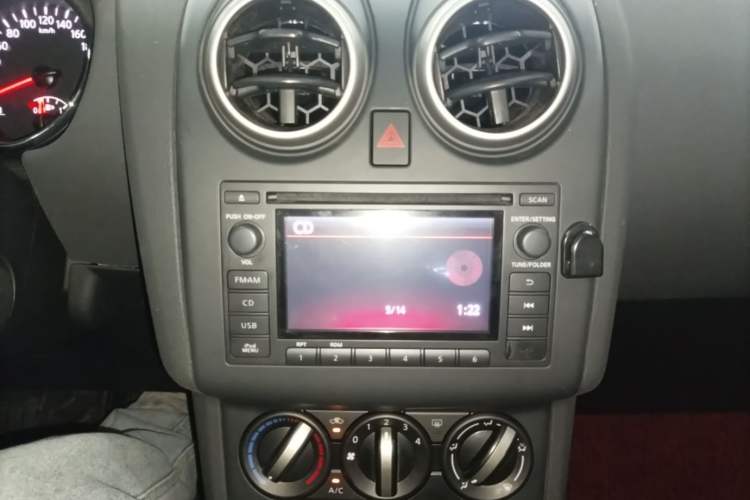 Used Nissan Qashqai 2015 2.0 XL Coolfire CVT 2WD Audio And AC Panel