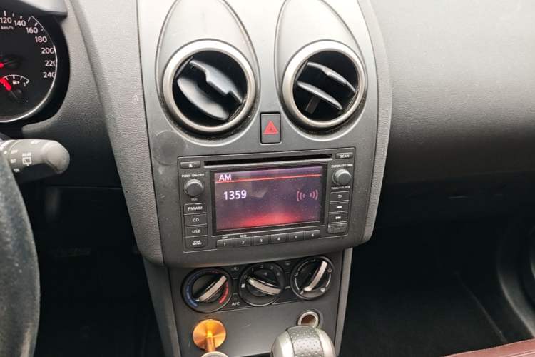 Used Nissan Qashqai 2015 2.0 XL Coolfire CVT 2WD Audio And AC Panel
