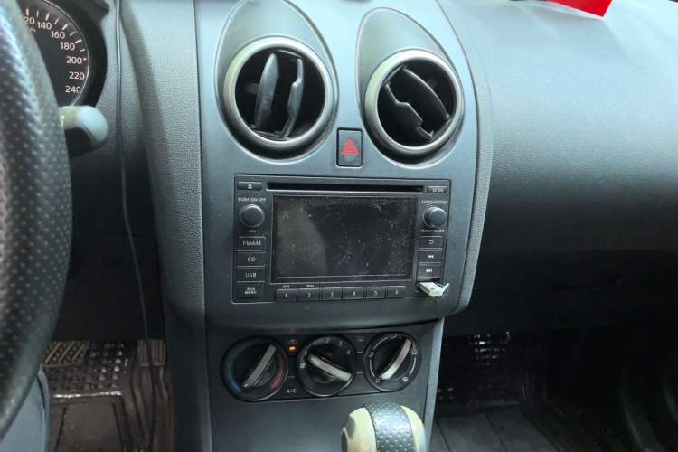 Used Nissan Qashqai 2015 2.0 XL Coolfire CVT 2WD Audio And AC Panel