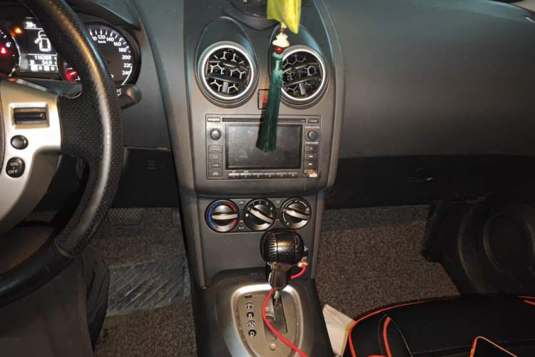 Used Nissan Qashqai 2015 2.0 XL Coolfire CVT 2WD Audio And AC Panel