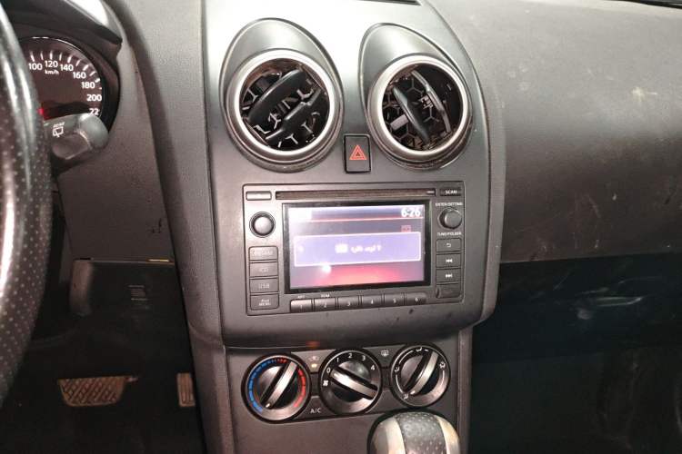 Used Nissan Qashqai 2015 2.0 XL Coolfire CVT 2WD Audio And AC Panel