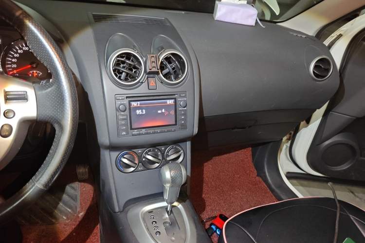 Used Nissan Qashqai 2015 2.0 XL Coolfire CVT 2WD Audio And AC Panel