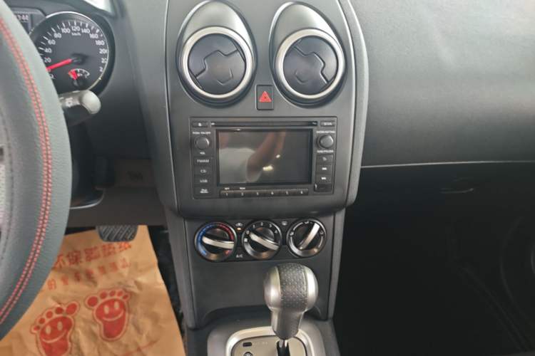 Used Nissan Qashqai 2015 2.0 XL Coolfire CVT 2WD Audio And AC Panel