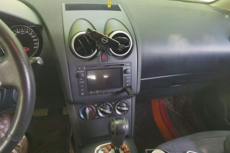 Used Nissan Qashqai 2015 2.0 XL Coolfire CVT 2WD Audio And AC Panel