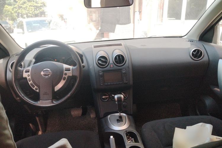 Used Nissan Qashqai 2015 2.0 XL Coolfire CVT 2WD Center Console