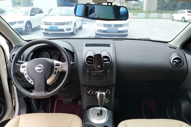 Used Nissan Qashqai 2015 2.0 XL Coolfire CVT 2WD Center Console