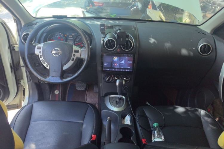 Used Nissan Qashqai 2015 2.0 XL Coolfire CVT 2WD Center Console