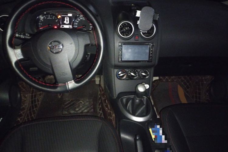 Used Nissan Qashqai 2015 2.0 XL Cool Fire MT 2WD Center Console