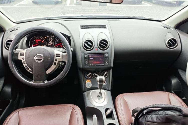 Used Nissan Qashqai 2015 2.0 XL Coolfire CVT 2WD Center Console