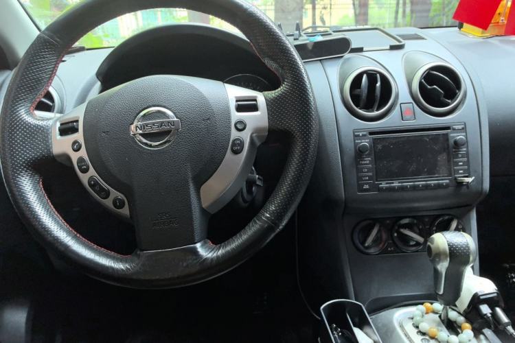 Used Nissan Qashqai 2015 2.0 XL Coolfire CVT 2WD Center Console