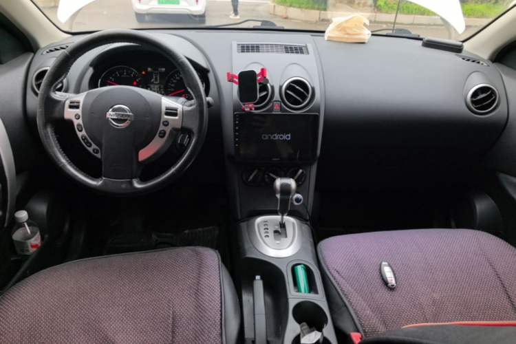 Used Nissan Qashqai 2015 2.0 XL Coolfire CVT 2WD Center Console