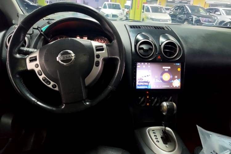 Used Nissan Qashqai 2015 2.0 XL Coolfire CVT 2WD Center Console