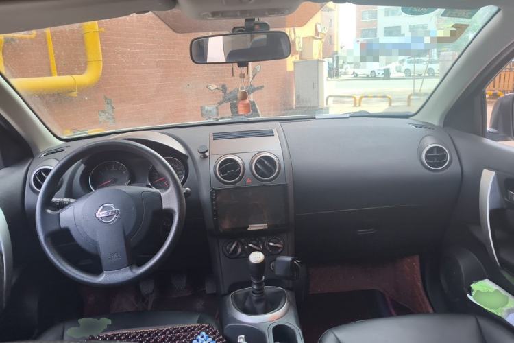 Used Nissan Qashqai 2015 2.0 XL Cool Fire MT 2WD Center Console