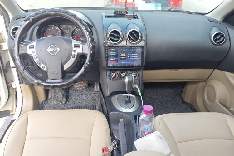 Used Nissan Qashqai 2015 2.0 XL Coolfire CVT 2WD Center Console
