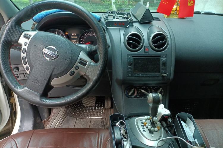 Used Nissan Qashqai 2015 2.0 XL Coolfire CVT 2WD Center Console