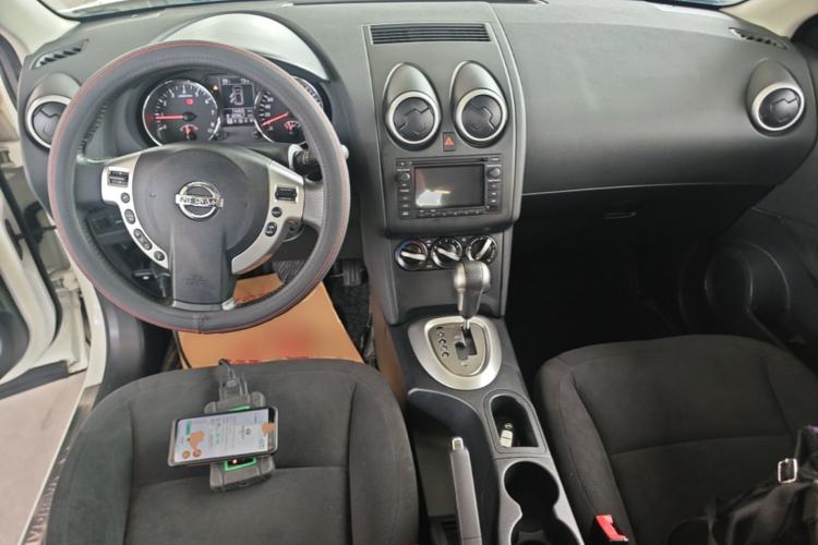 Used Nissan Qashqai 2015 2.0 XL Coolfire CVT 2WD Center Console