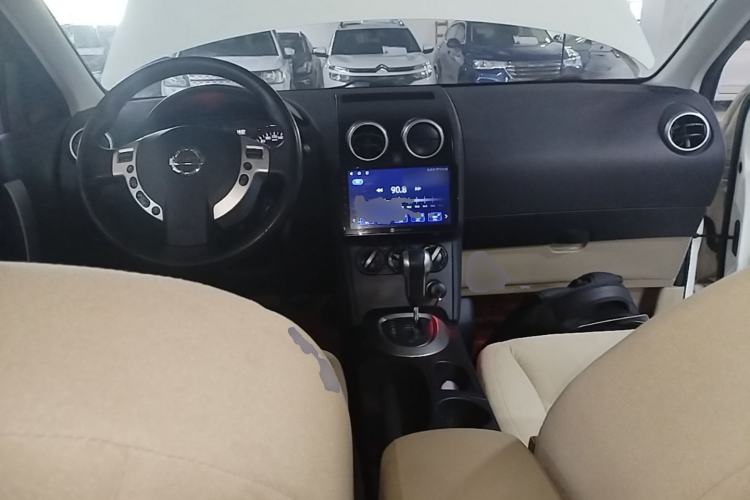 Used Nissan Qashqai 2015 2.0 XL Coolfire CVT 2WD Center Console
