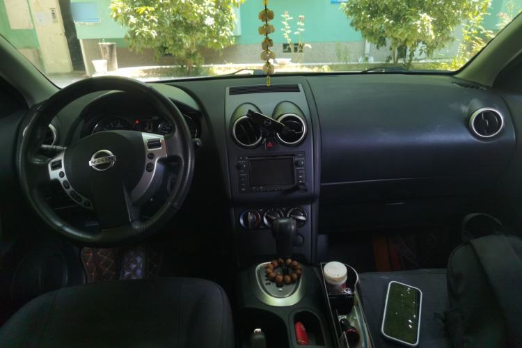 Used Nissan Qashqai 2015 2.0 XL Coolfire CVT 2WD Center Console