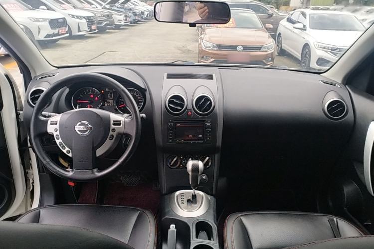 Used Nissan Qashqai 2015 2.0 XL Coolfire CVT 2WD Center Console