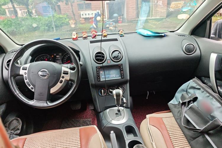 Used Nissan Qashqai 2015 2.0 XL Coolfire CVT 2WD Center Console