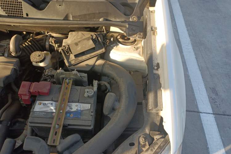 Used Nissan Qashqai 2015 2.0 XL Cool Fire MT 2WD Engine Bay Left