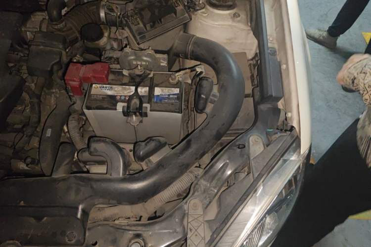 Used Nissan Qashqai 2015 2.0 XL Coolfire CVT 2WD Engine Bay Left