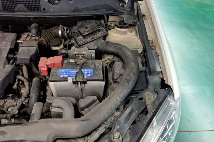 Used Nissan Qashqai 2015 2.0 XL Coolfire CVT 2WD Engine Bay Left