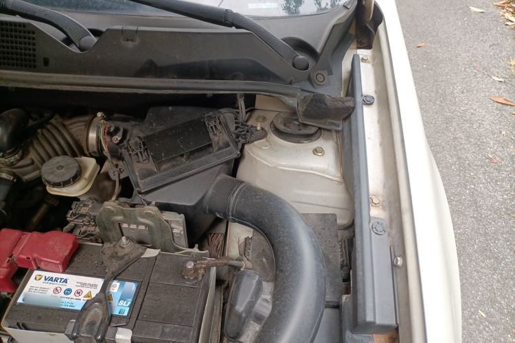 Used Nissan Qashqai 2015 2.0 XL Coolfire CVT 2WD Engine Bay Left