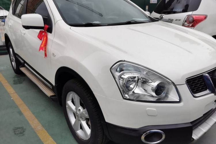 Used Nissan Qashqai 2015 2.0 XV Cool CVT 2WD Front Right 45 Deg