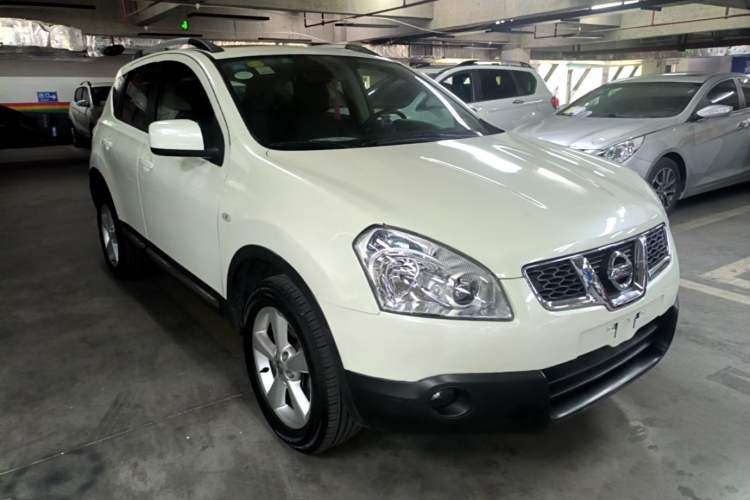 Used Nissan Qashqai 2015 2.0 XL Cool Fire MT 2WD Front Right 45 Deg