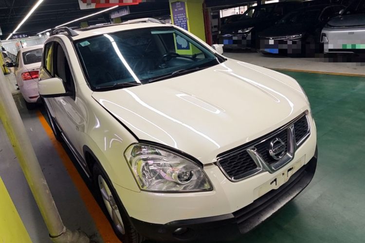 Used Nissan Qashqai 2015 2.0 XL Coolfire CVT 2WD Front Right 45 Deg