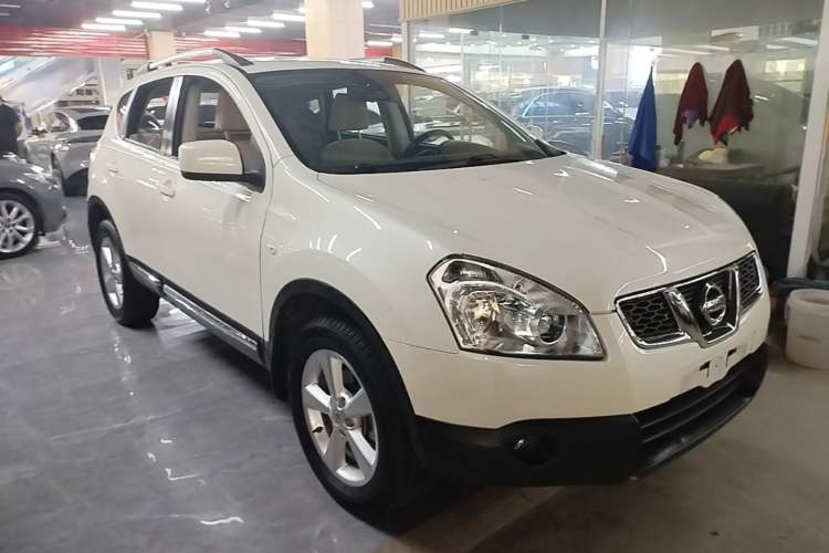 Used Nissan Qashqai 2015 2.0 XL Coolfire CVT 2WD Front Right 45 Deg