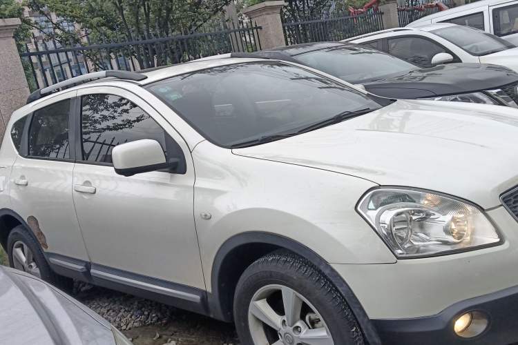 Used Nissan Qashqai 2015 2.0 XV Coolray CVT 2WD Front Right 45 Deg