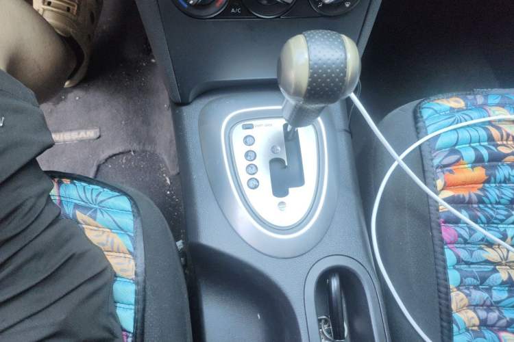Used Nissan Qashqai 2015 2.0 XL Coolfire CVT 2WD Gear Lever