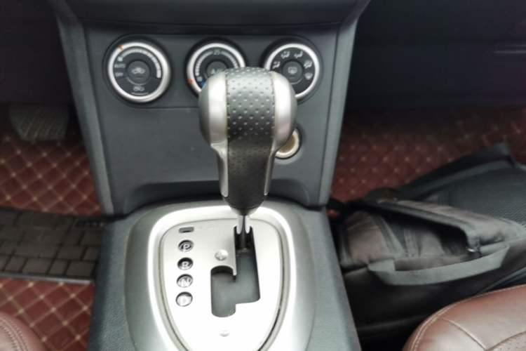 Used Nissan Qashqai 2015 2.0 XV Cool CVT 2WD Gear Lever