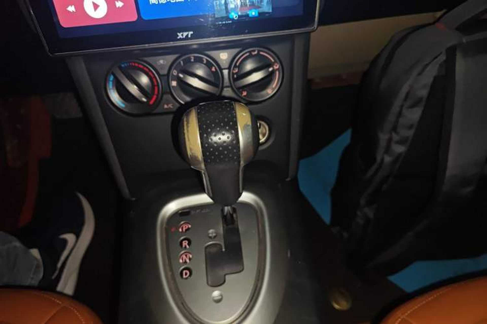 Used Nissan Qashqai 2015 2.0 XL Coolfire CVT 2WD Gear Lever