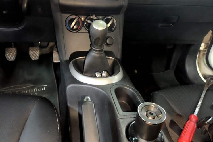 Used Nissan Qashqai 2015 2.0 XL Cool Fire MT 2WD Gear Lever